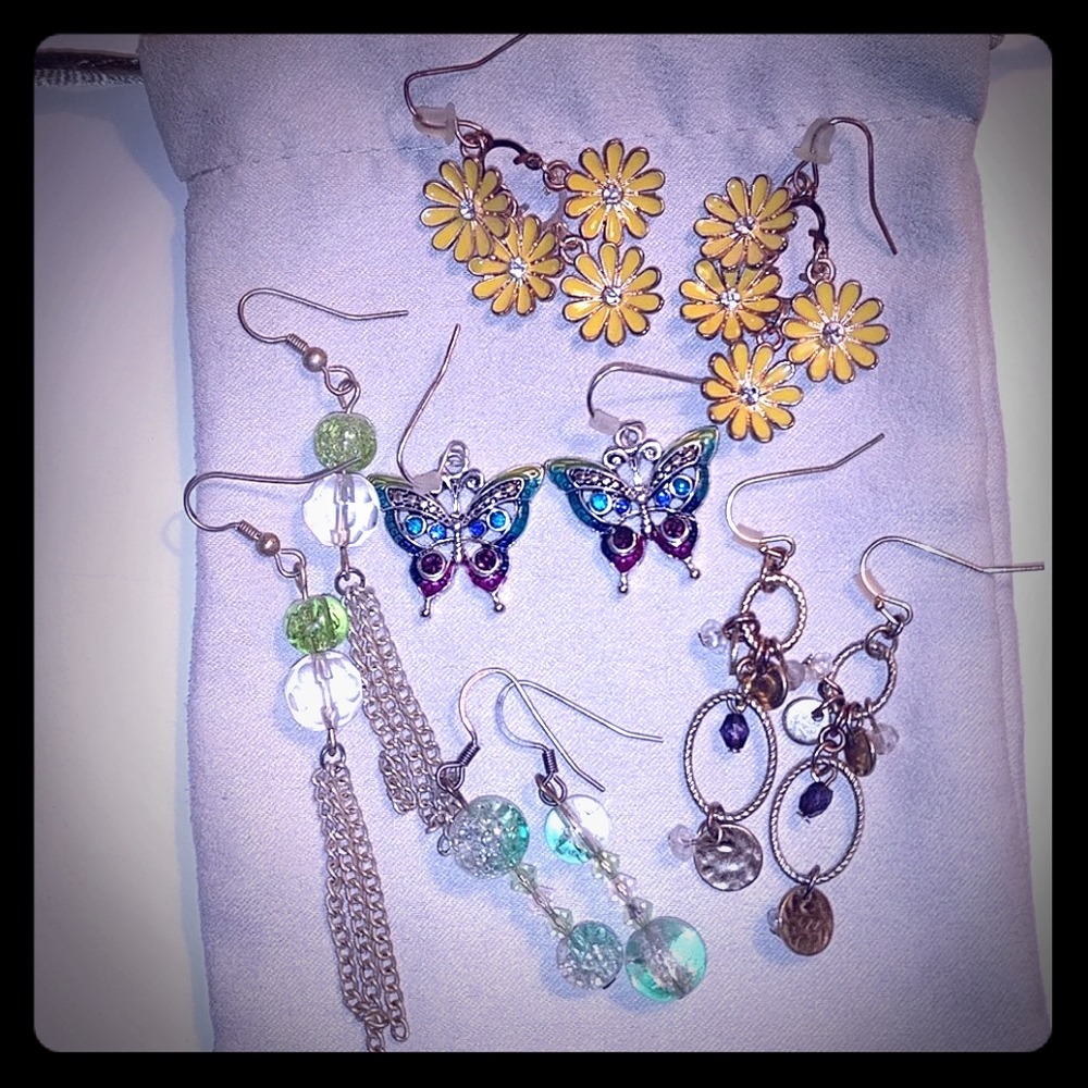 🔥Bundle of 5 pairs of earrings